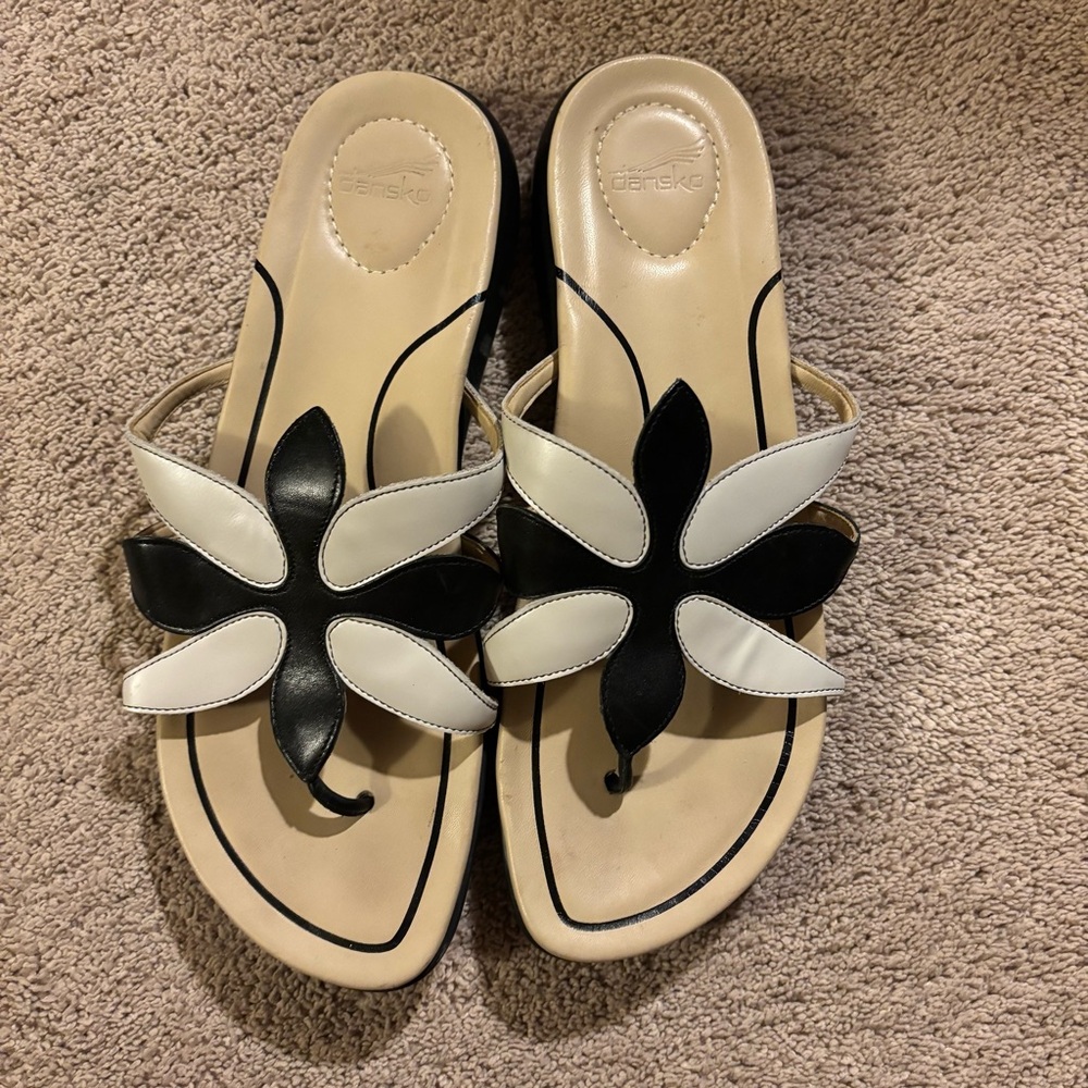 Dansko Black and Cream Floral Sandals Size 41/42 (US 10.5/11)